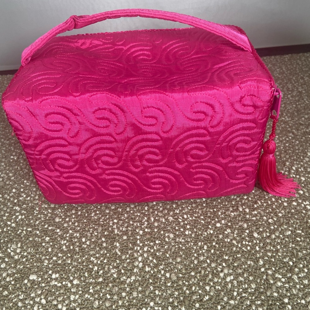 Elegant Oscar da La Renta Cosmetics or Makeup / Train case Pink Women's Bag.
